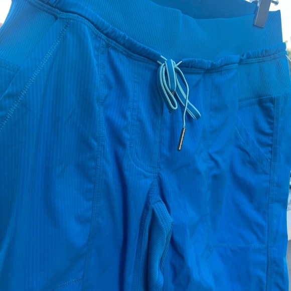 NWT Lululemon Athletica Turquoise Capris Slim-Fit Tailored Size 4 women’s - Picture 16 of 16